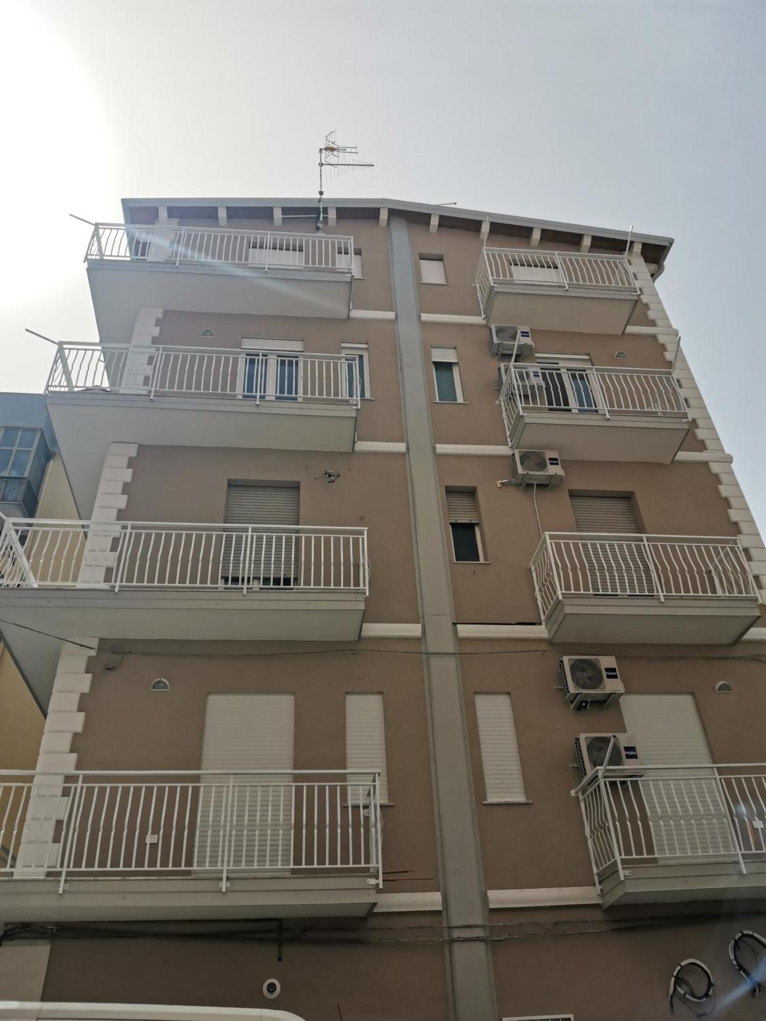 Palazzo Buscema - Appartamenti & Residence Crotone Bagian luar foto