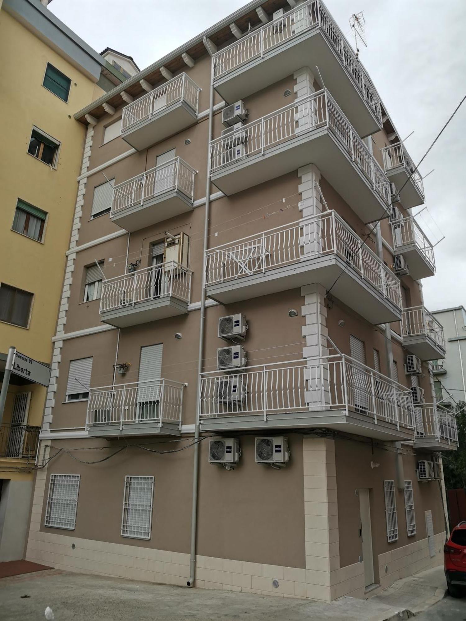 Palazzo Buscema - Appartamenti & Residence Crotone Bagian luar foto