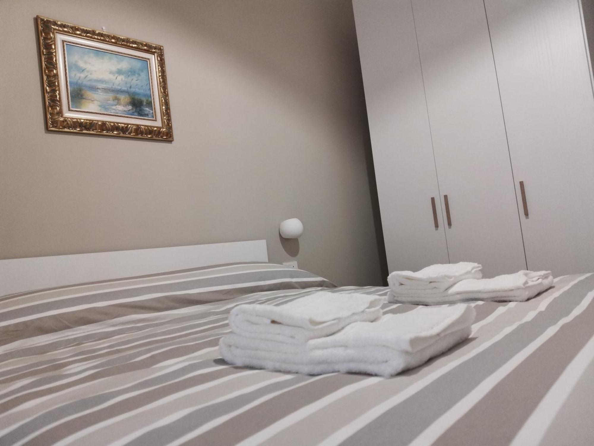 Palazzo Buscema - Appartamenti & Residence Crotone Bagian luar foto