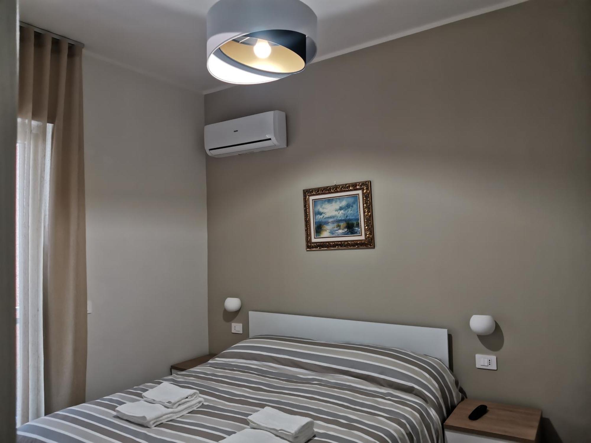 Palazzo Buscema - Appartamenti & Residence Crotone Bagian luar foto