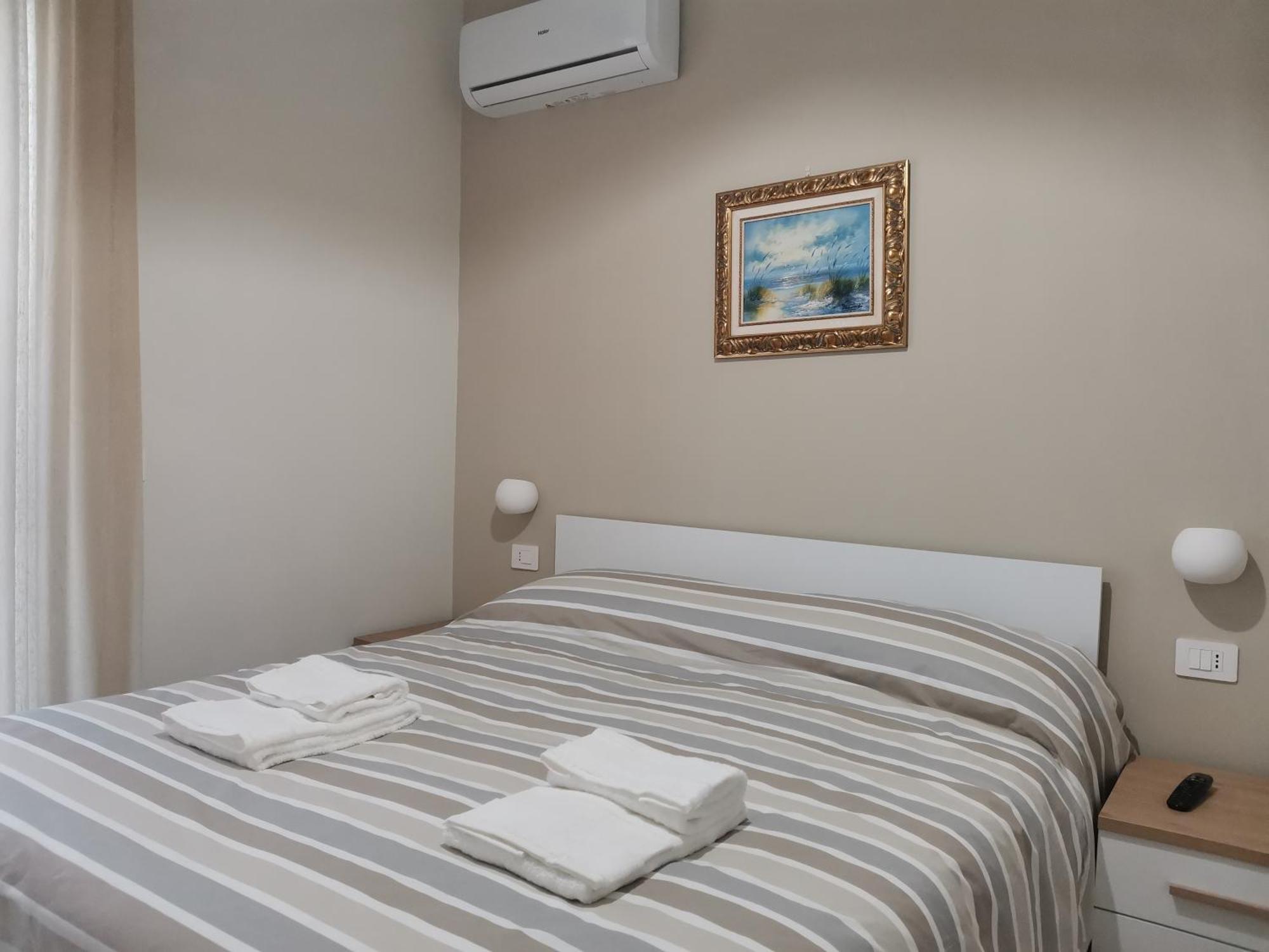 Palazzo Buscema - Appartamenti & Residence Crotone Bagian luar foto