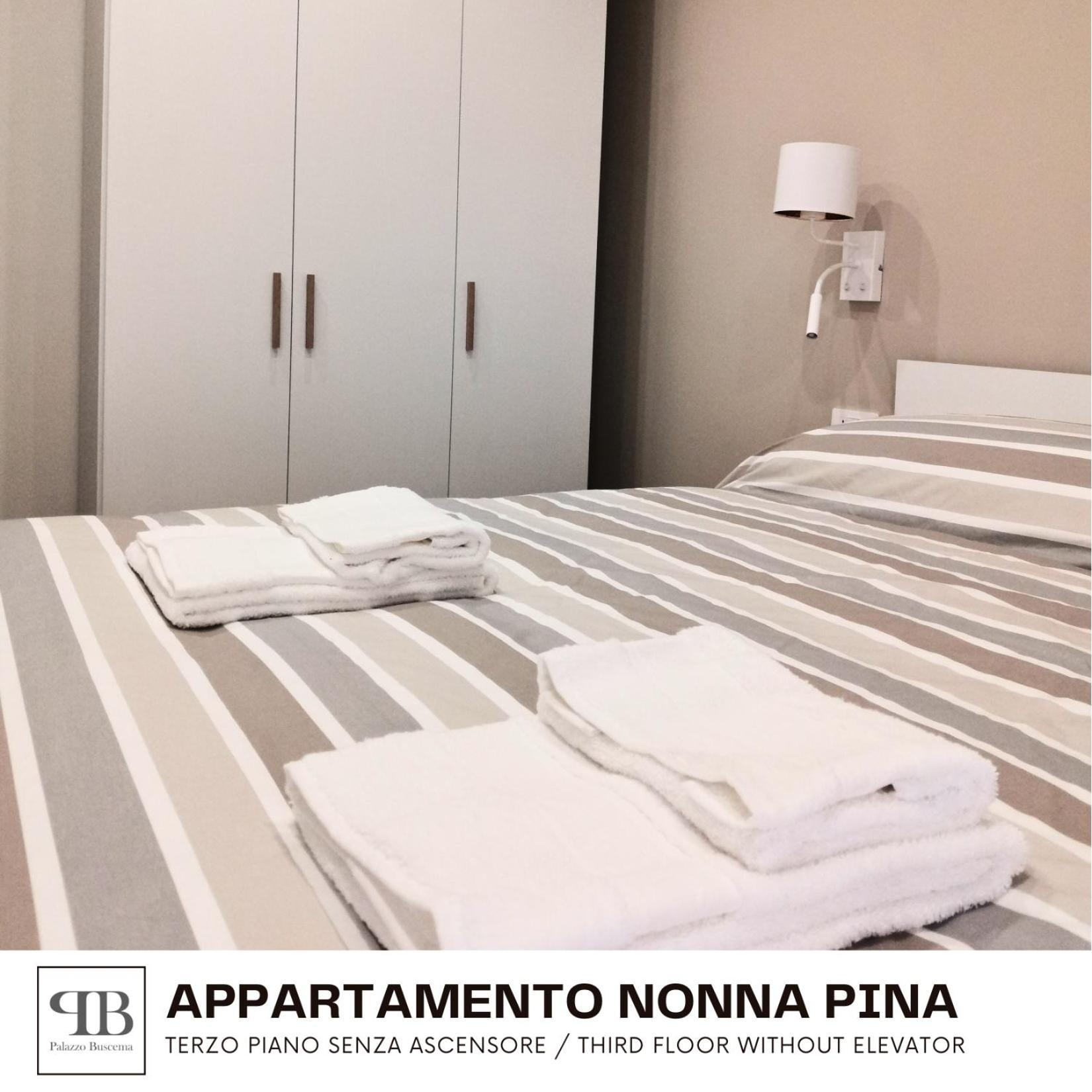 Palazzo Buscema - Appartamenti & Residence Crotone Bagian luar foto